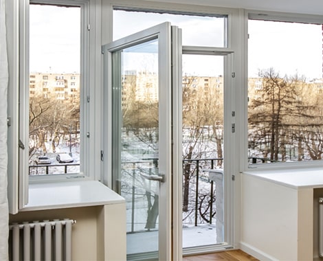 Установка балконных дверей